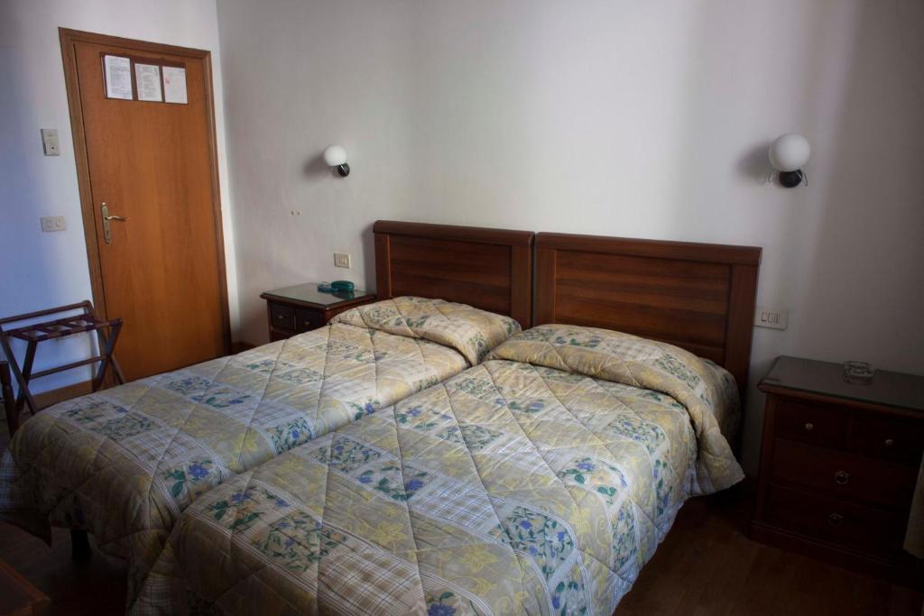 Hotel Savoia E Campana Montecatini Terme Cameră foto
